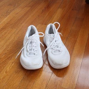 White Nike Lunarconvergence women’s size 10